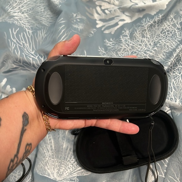 Brand new (but old) play station vita - Picture 7 of 9